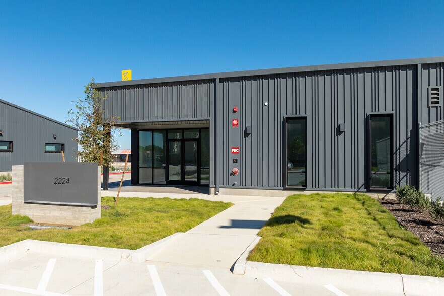 More Photos Of 2200-2300 SE Loop 820 Hwy, Fort Worth Unknown For Lease