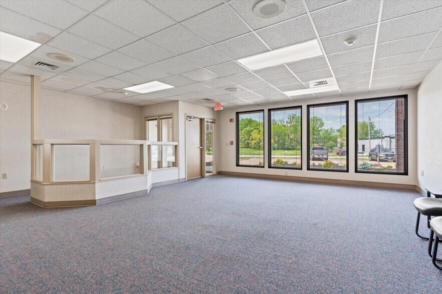 More Photos Of 705 Baptiste Dr, Paola Medical For Sale