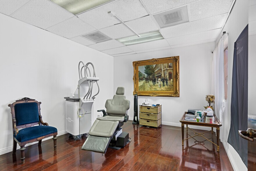 More Photos Of 250-256 S La Cienega Blvd, Beverly Hills Medical For Sale