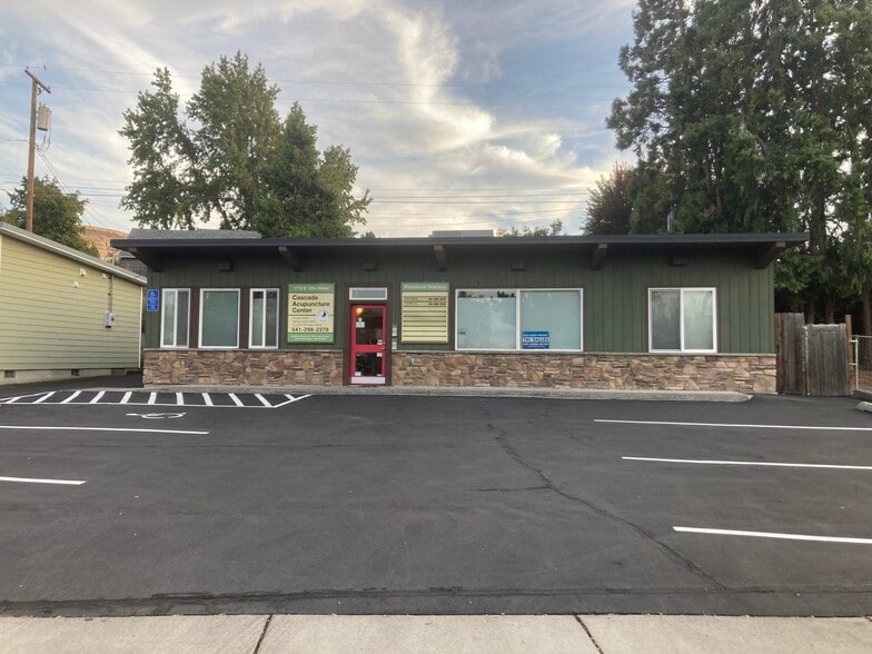More Photos Of 1712 12th, The Dalles Medical For Sale