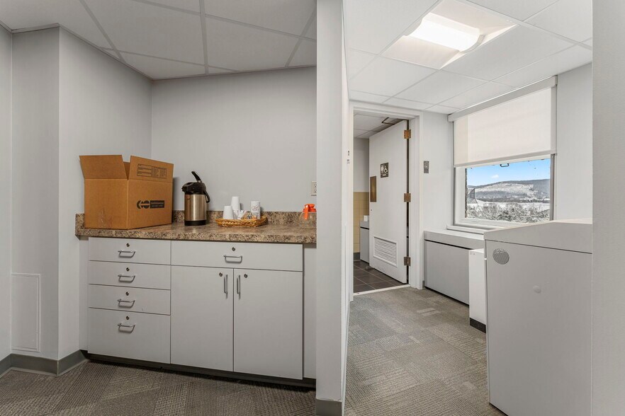 More Photos Of 1 W Market St, Corning Office For Lease