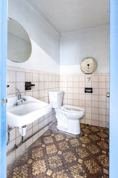 More Photos Of 159 Park St, Bristol Office For Sale