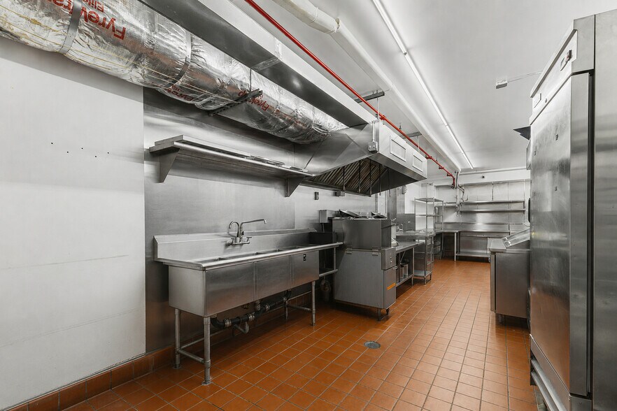 More Photos Of 74 Willoughby St, Brooklyn Apartments For Lease
