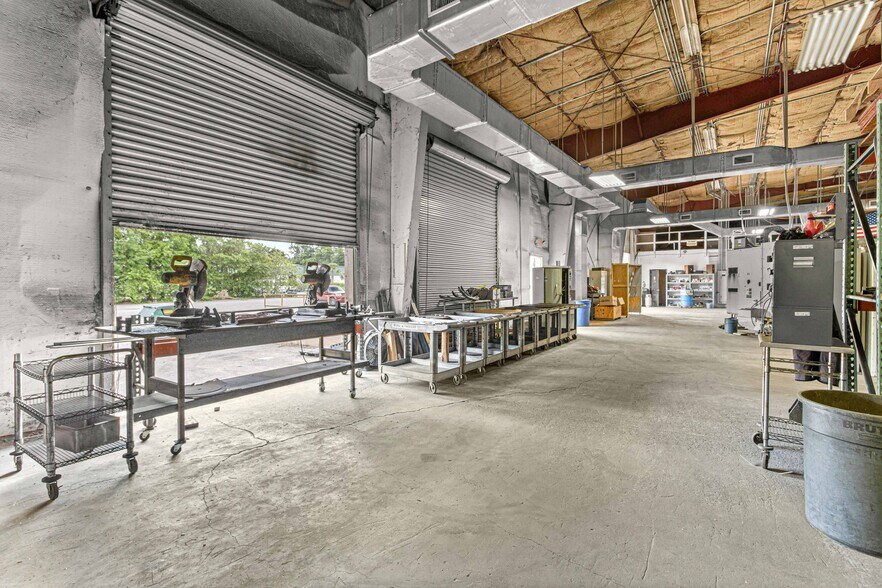 More Photos Of 1031 NE 16th St, Ocala Manufacturing For Lease
