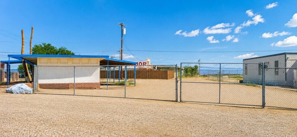 More Photos Of 2096 Center st, Thermal General Retail For Sale