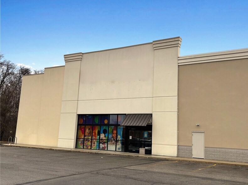 More Photos Of 6639 Airport Hwy, Holland Freestanding For Lease