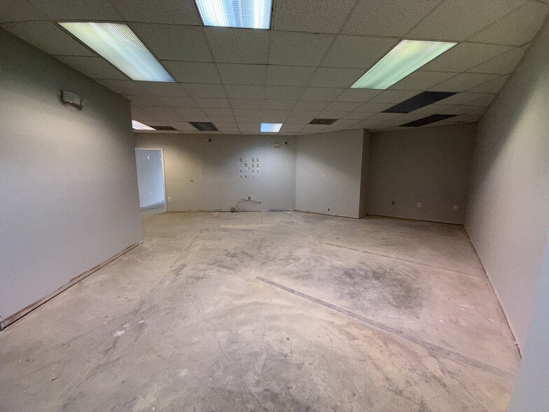 More Photos Of 11750 Business Park Dr, Waldorf General Retail For Lease