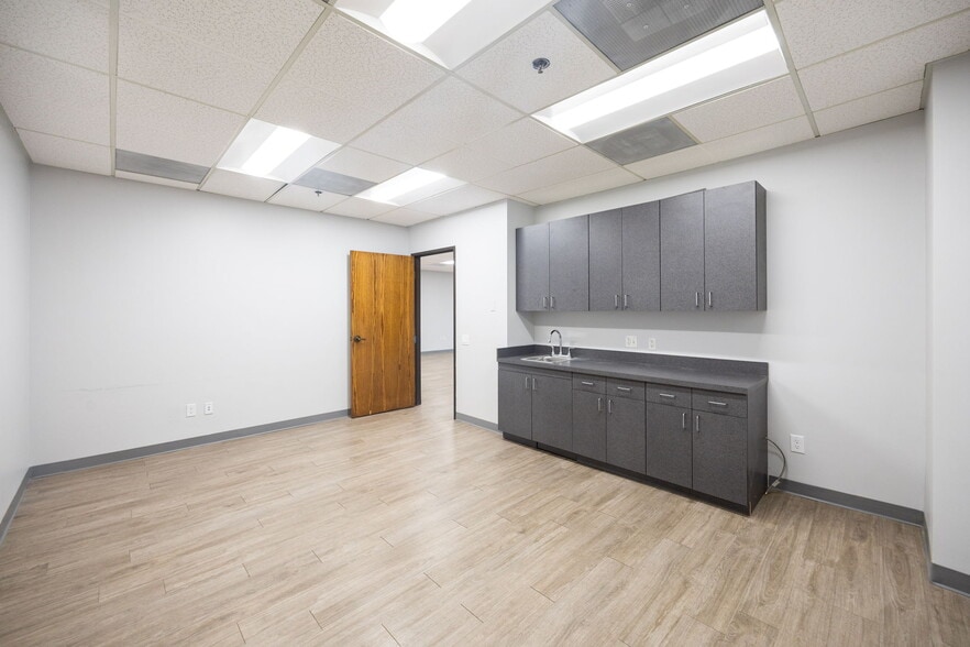 More Photos Of 601 S Glenoaks Blvd, Burbank Office For Lease