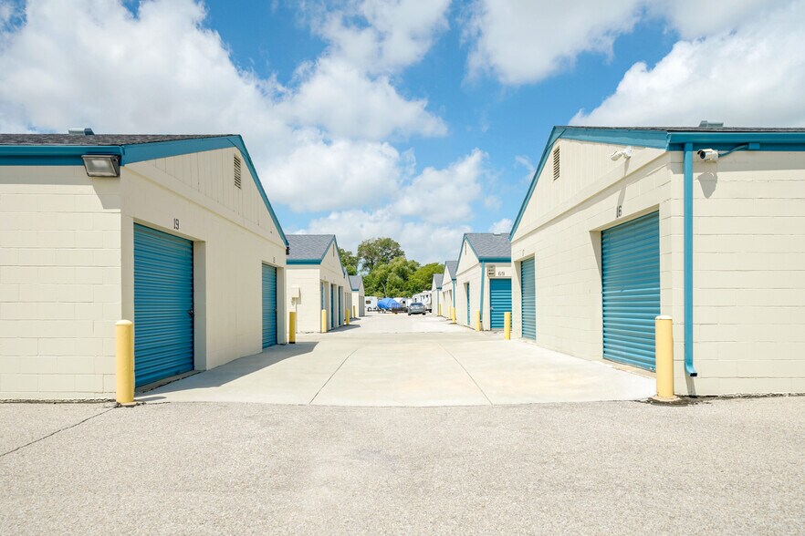 More Photos Of 15325 Industrial Rd, Omaha Self Storage For Sale