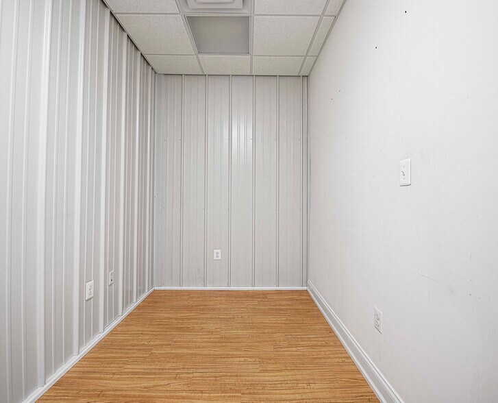 More Photos Of 350 Granary Rd, Forest Hill Flex For Lease