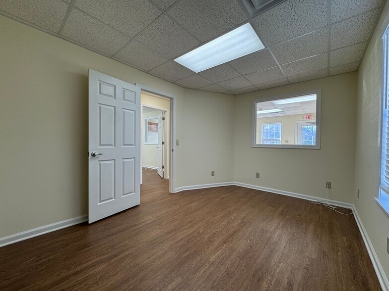 More Photos Of 172 Luyben Hills Rd, Kingston Springs Office For Lease