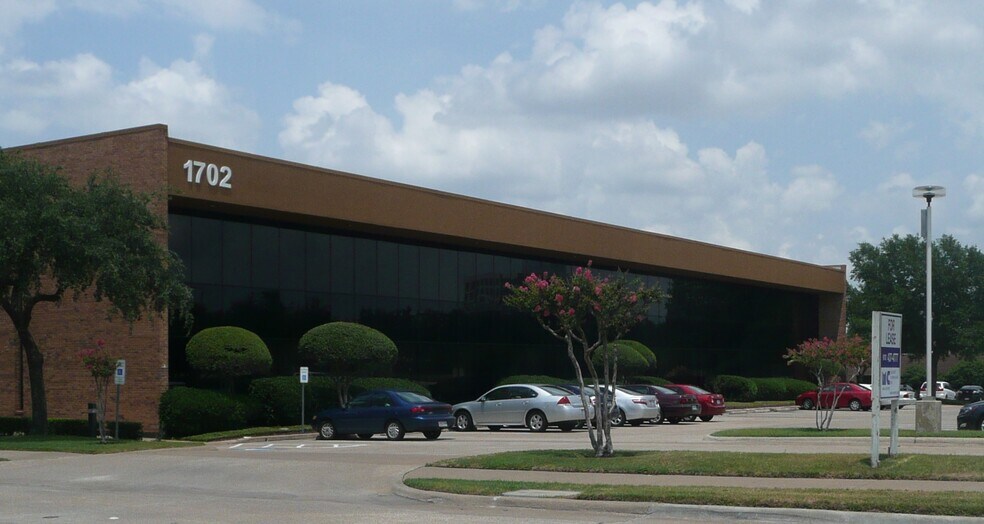 More Photos Of 1702 N Collins Blvd, Richardson Office For Lease