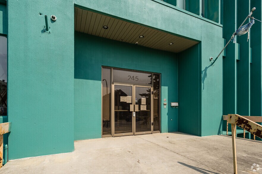 More Photos Of 245 Boul Hymus, Pointe-claire Office For Lease