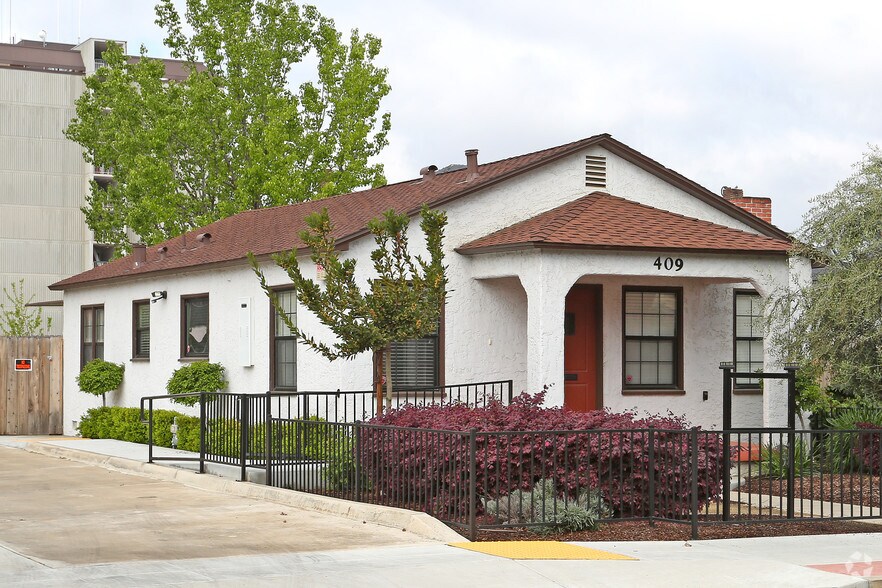 Primary Photo Of 409 N Church St, Visalia Office Residential For Lease