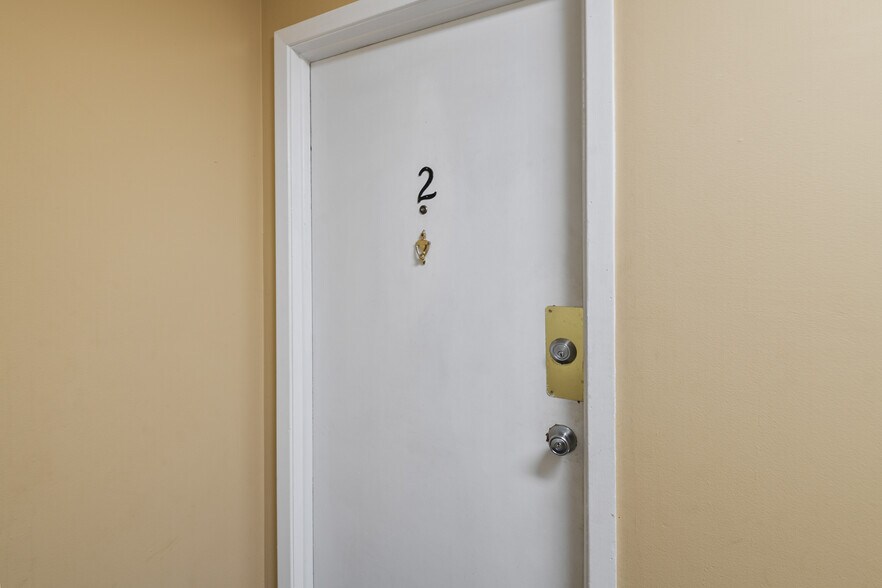 More Photos Of 2319 Vinton St, Omaha Office Residential For Sale