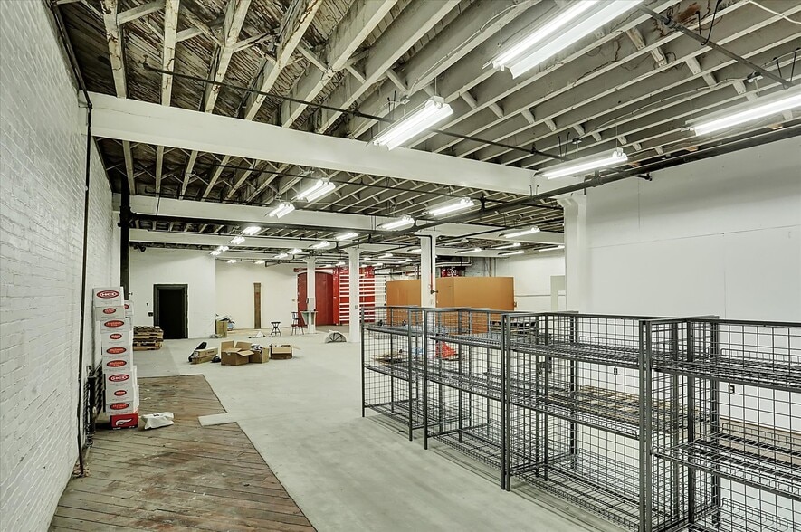 More Photos Of 701 E Hay St, York Warehouse For Lease