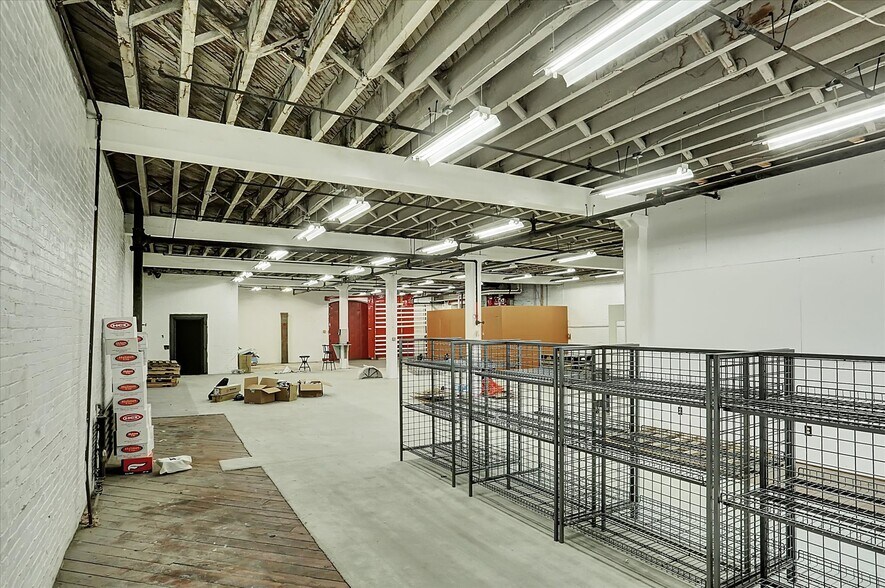 More Photos Of 701 E Hay St, York Warehouse For Lease