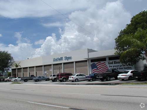 More Photos Of 551 S Dixie Hwy E, Pompano Beach Warehouse For Lease