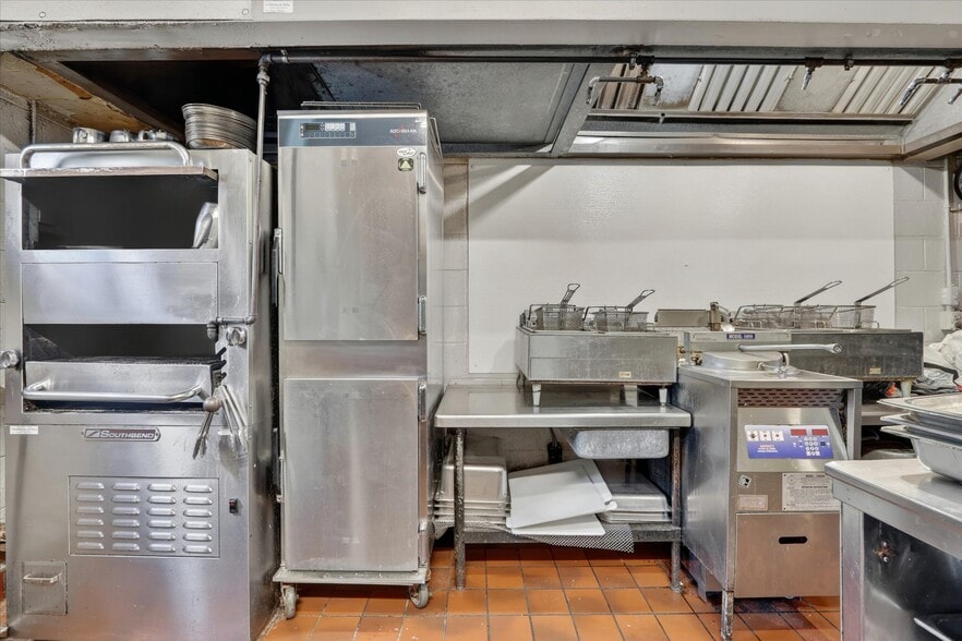 More Photos Of 11802 N Charley Bluff Rd, Milton Restaurant For Sale