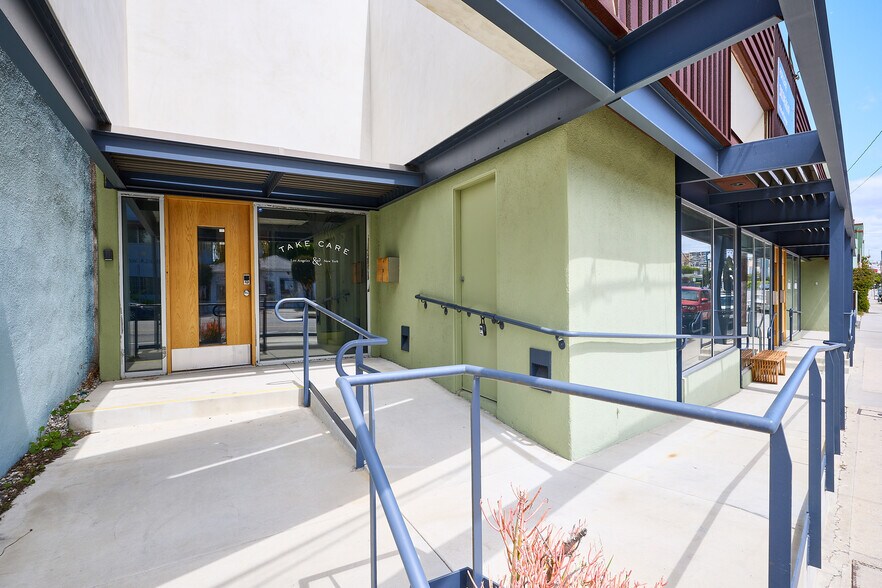 More Photos Of 1733-1737 Abbot Kinney Blvd, Venice Storefront Retail Office For Lease