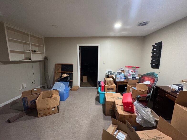 More Photos Of 1208 S Chestnut St, Lufkin Showroom For Sale