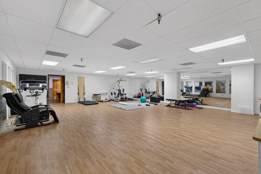 More Photos Of 16531 Saticoy St, Van Nuys Warehouse For Sale