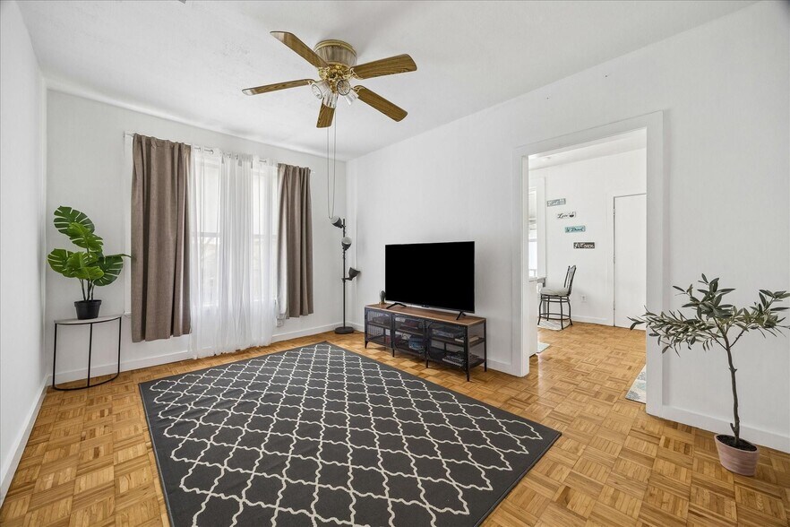 More Photos Of 1812 Kane St, Houston Office Residential For Sale
