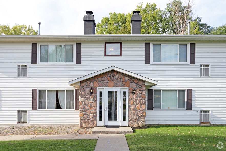 More Photos Of 3525 E Ave NW, Cedar Rapids Apartments For Sale