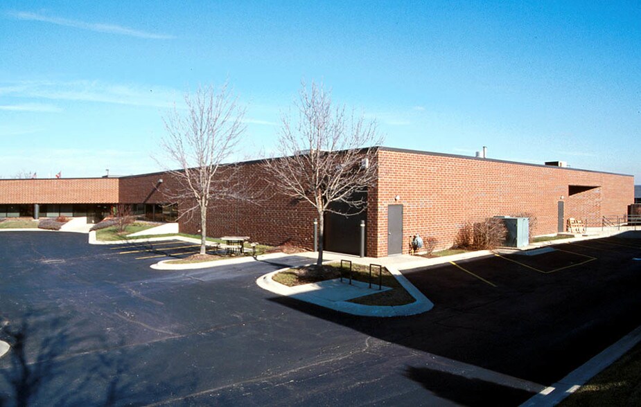 More Photos Of 1651 Wilkening Ct, Schaumburg Flex For Sale