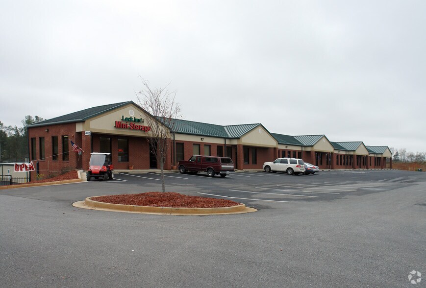 More Photos Of 3060 Keith Bridge Rd, Cumming Self Storage For Lease