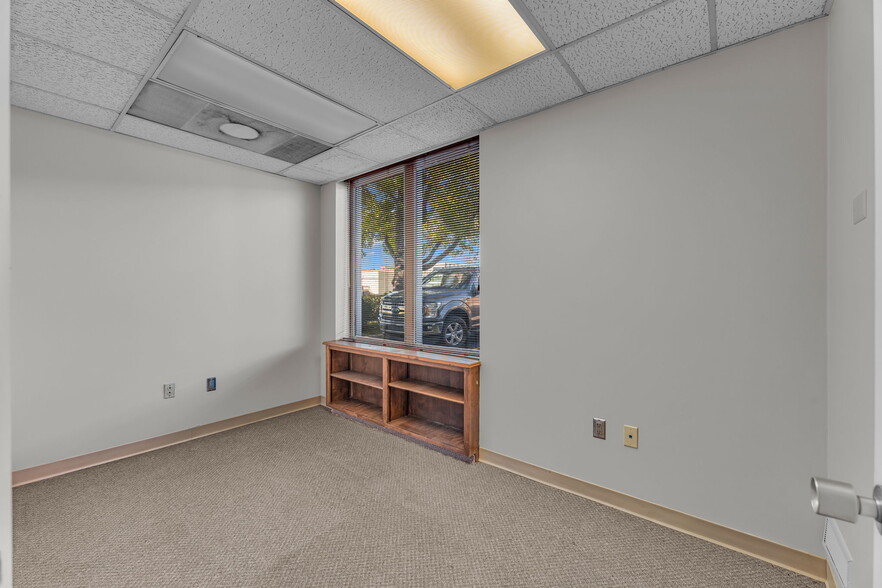 More Photos Of 3320 Sw Harrison St, Topeka Office For Lease