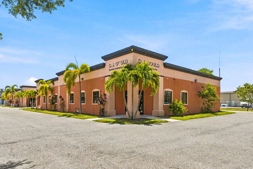 More Photos Of 6391 Corporate Park Cir, Fort Myers Research And Development For Sale