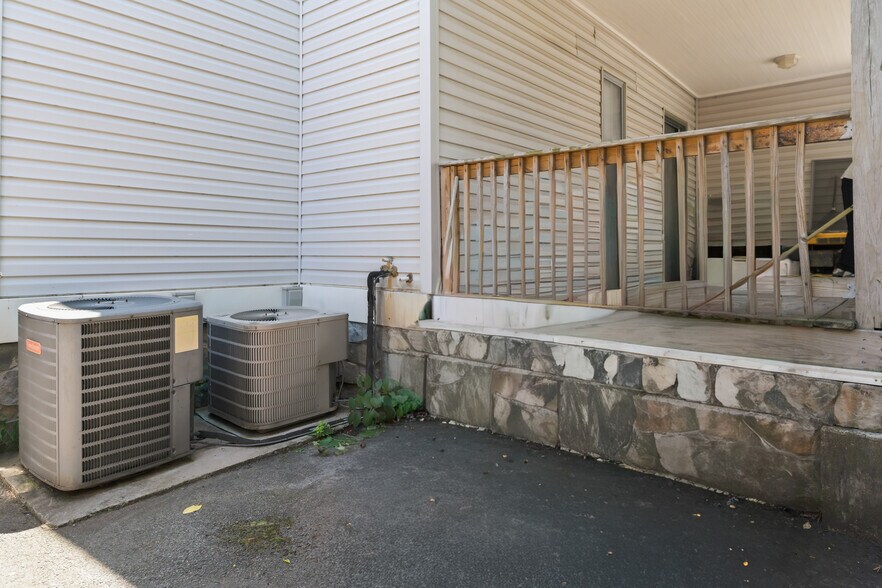 More Photos Of 1512 Marion Barry Ave SE, Washington Office For Sale
