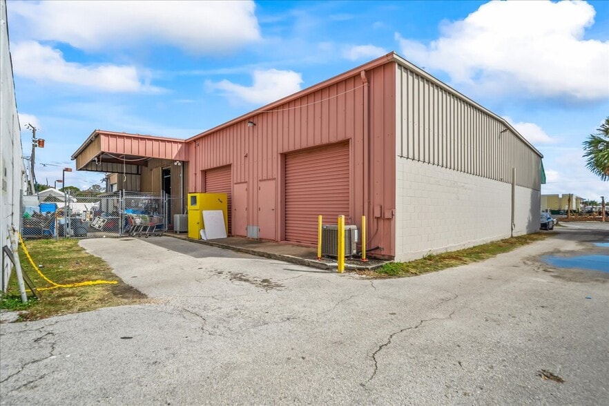 More Photos Of 95-99 S Plumosa St, Merritt Island General Retail For Sale