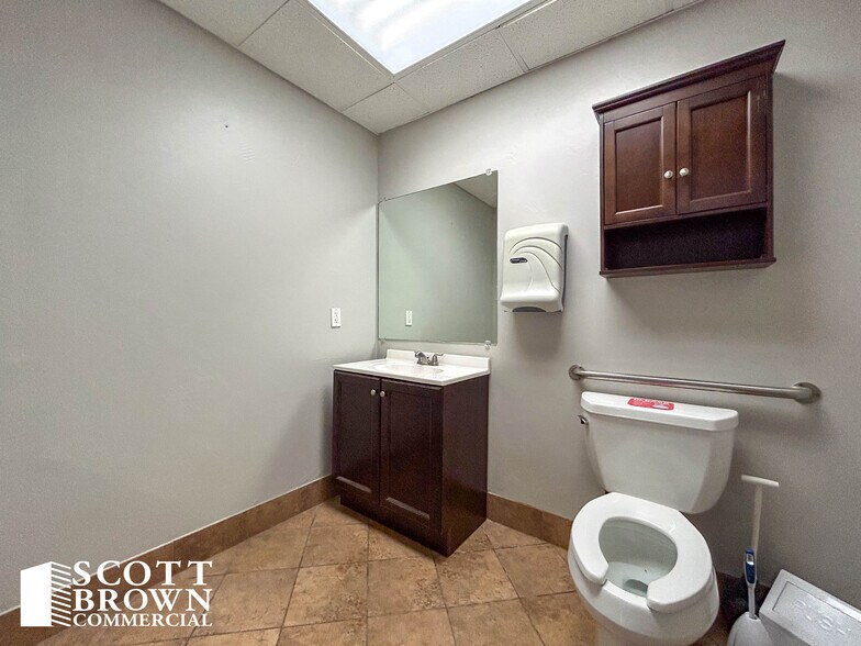 More Photos Of 638 Londonderry Ln, Denton Medical For Sale