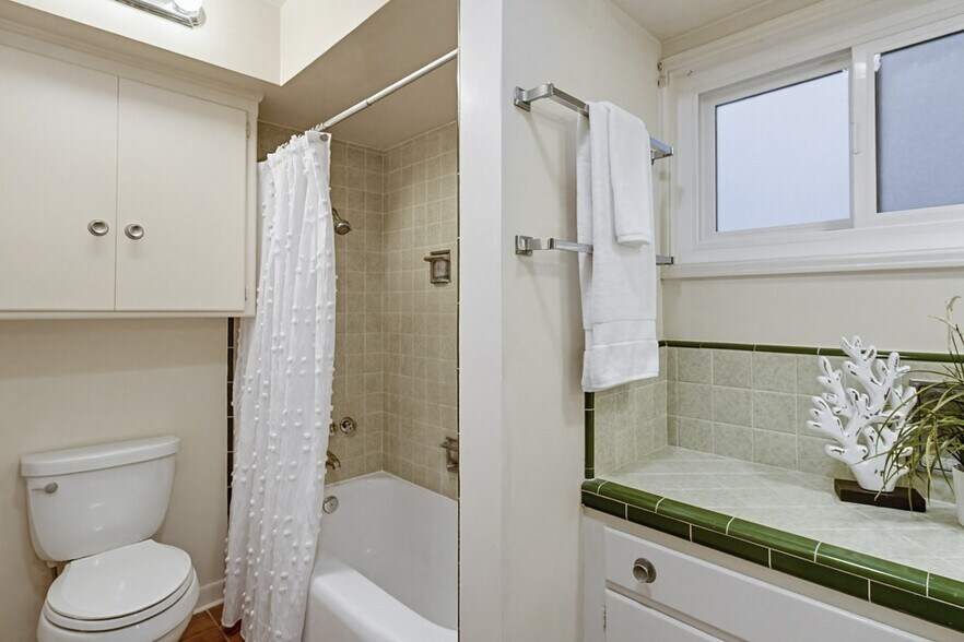 More Photos Of 829 Avalon Ct, San Diego Apartments For Sale