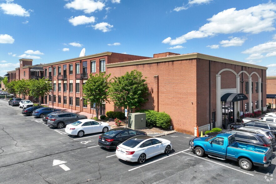 More Photos Of 210 N Main St, Kernersville Storefront For Lease