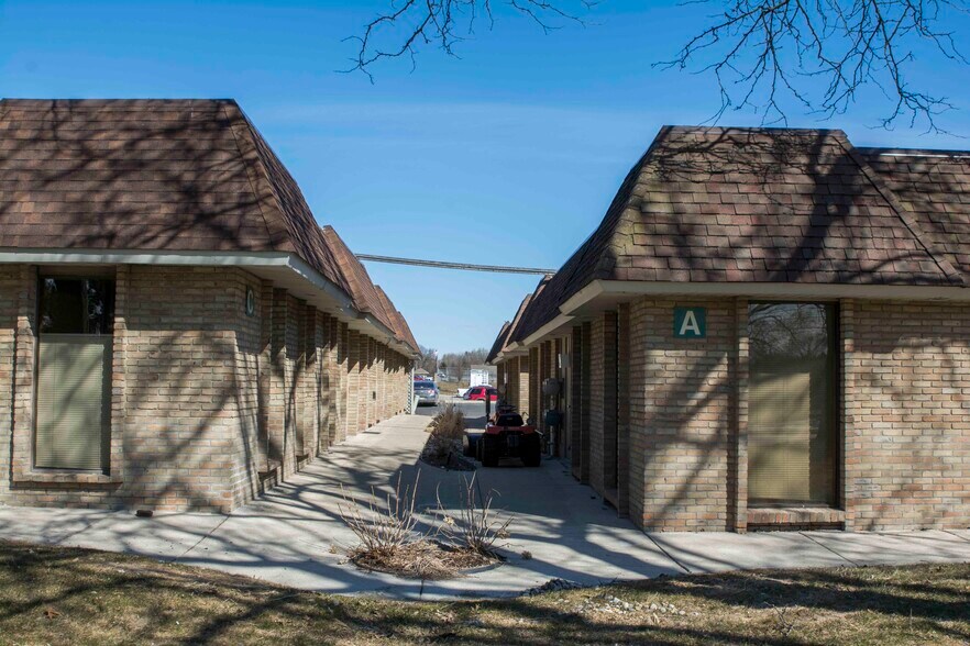 More Photos Of 32910 W 13 Mile Rd, Farmington Hills Medical For Sale
