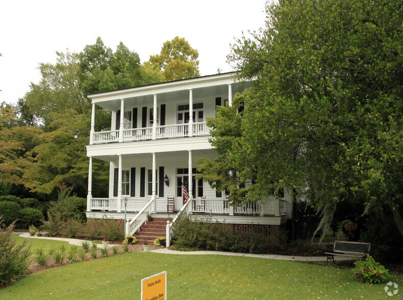 More Photos Of 112 S Magnolia St, Summerville Office Residential For Lease