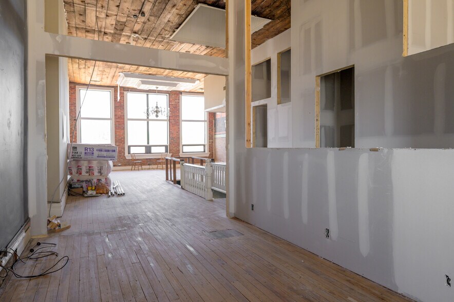More Photos Of 120 W Main St, Denison Storefront Retail Office For Lease