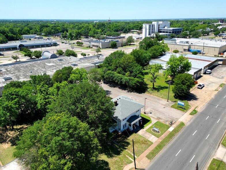 More Photos Of 1116 Lamar Ave, Paris Office For Sale
