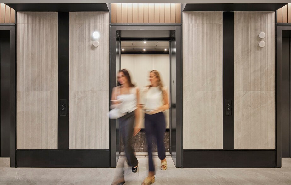 More Photos Of 2425 E Camelback Rd, Phoenix Office For Sale