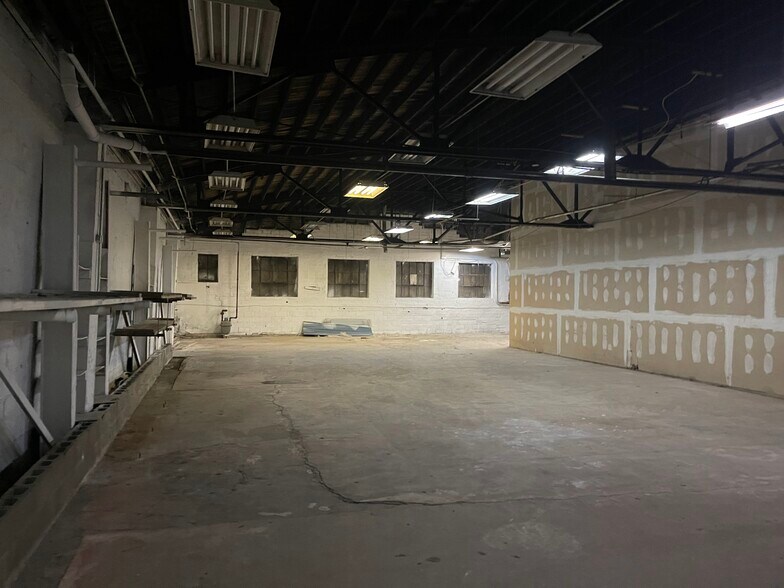 More Photos Of 537 Lincoln Hwy, East McKeesport Storefront For Sale