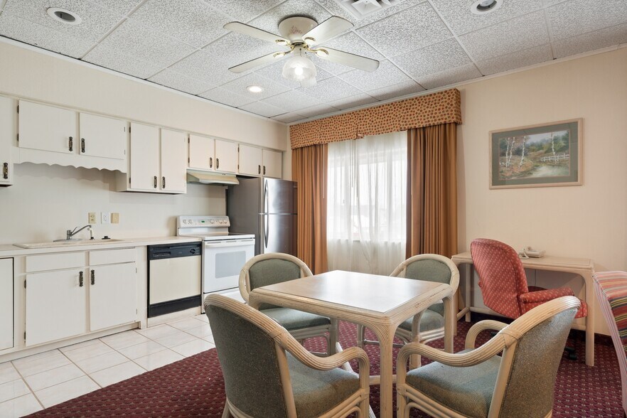 More Photos Of 1530 Cleveland Rd, Sandusky Hotel For Sale