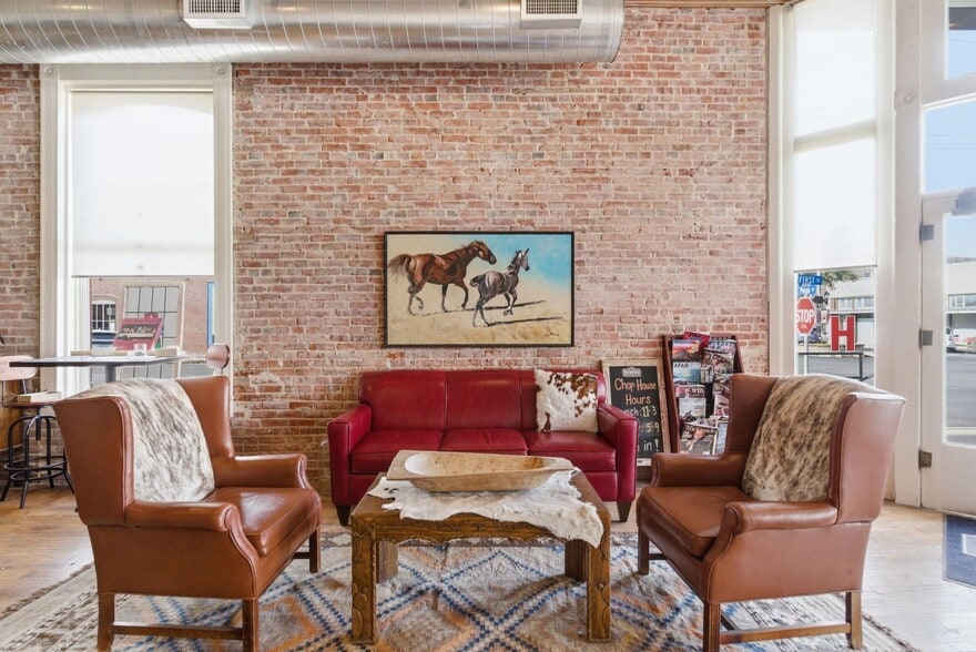 More Photos Of 103 N Pecan St, Hico Hotel For Sale