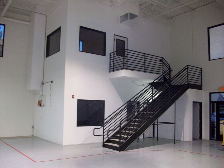 More Photos Of 1440 Jet Stream Dr, Henderson Airplane Hangar For Sale