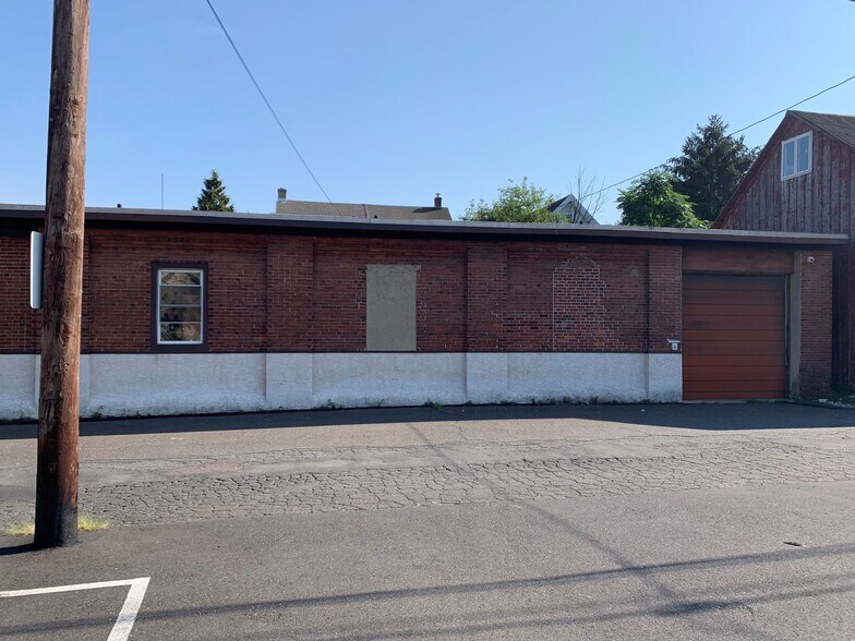 More Photos Of 209 Walnut St, Lansdale Showroom For Sale