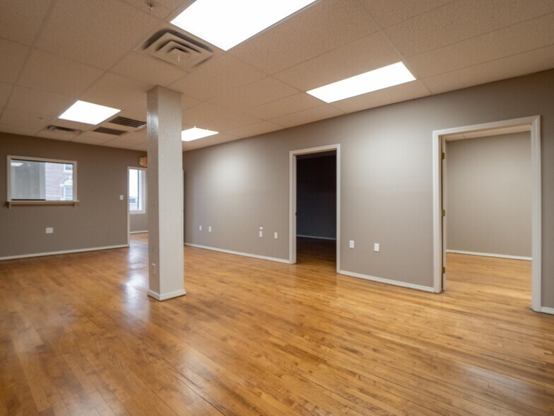 More Photos Of 122 E Carl Albert Pky, Mcalester Office For Sale