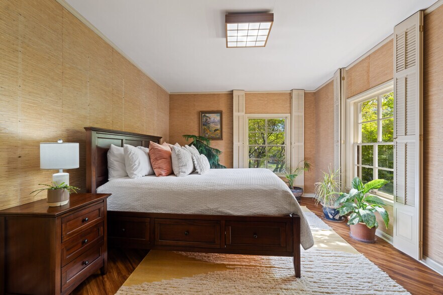 More Photos Of 1001 Cherry Heights Rd, The Dalles Flex For Sale