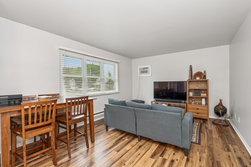 More Photos Of 1128 Wisconsin St, Lake Geneva Multifamily For Sale